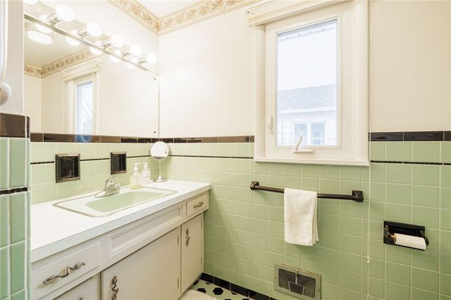 59 Creekside Drive, Irondequoit, NY 14622