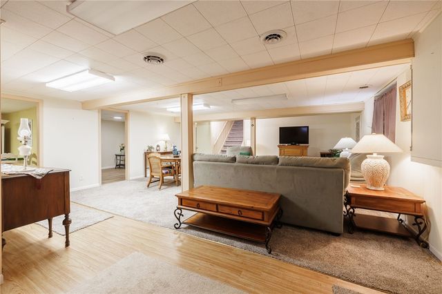 59 Creekside Drive, Irondequoit, NY 14622