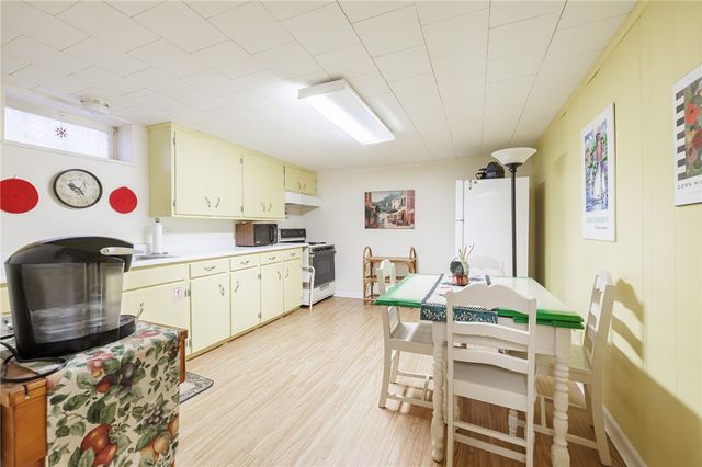 59 Creekside Drive, Irondequoit, NY 14622