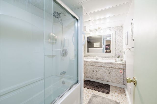 59 Creekside Drive, Irondequoit, NY 14622