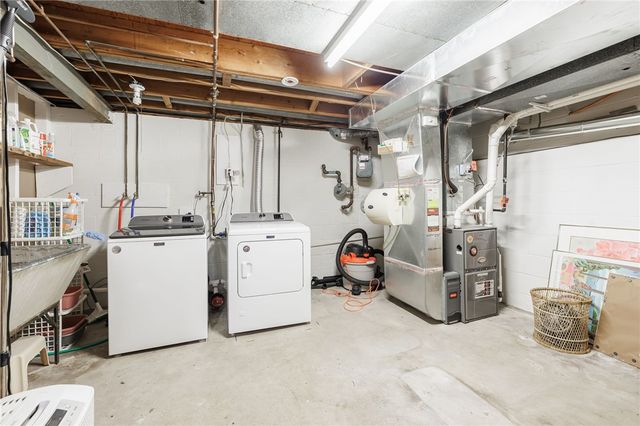 59 Creekside Drive, Irondequoit, NY 14622