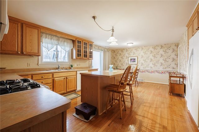 59 Creekside Drive, Irondequoit, NY 14622