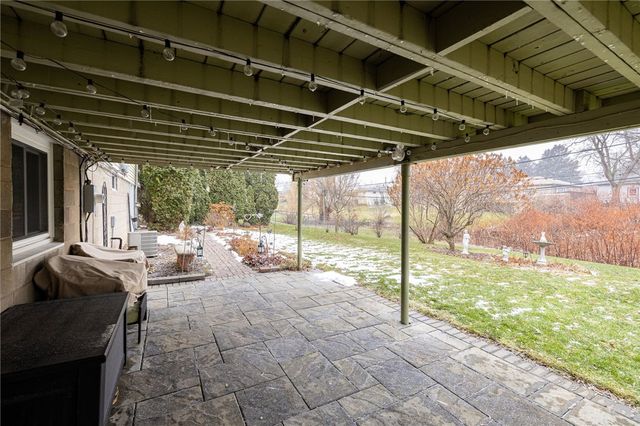 59 Creekside Drive, Irondequoit, NY 14622