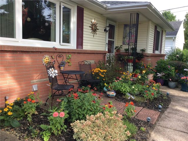 59 Creekside Drive, Irondequoit, NY 14622