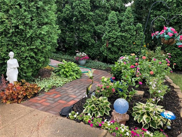 59 Creekside Drive, Irondequoit, NY 14622