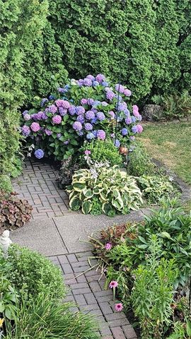 59 Creekside Drive, Irondequoit, NY 14622