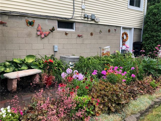 59 Creekside Drive, Irondequoit, NY 14622