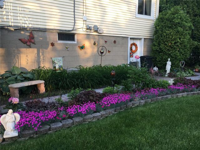 59 Creekside Drive, Irondequoit, NY 14622