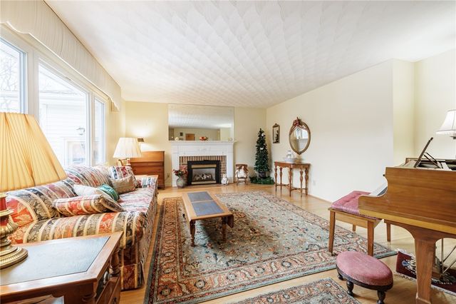 59 Creekside Drive, Irondequoit, NY 14622