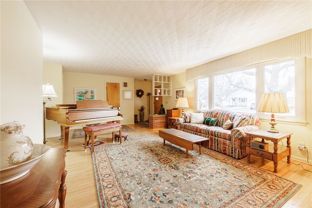 59 Creekside Drive, Irondequoit, NY 14622