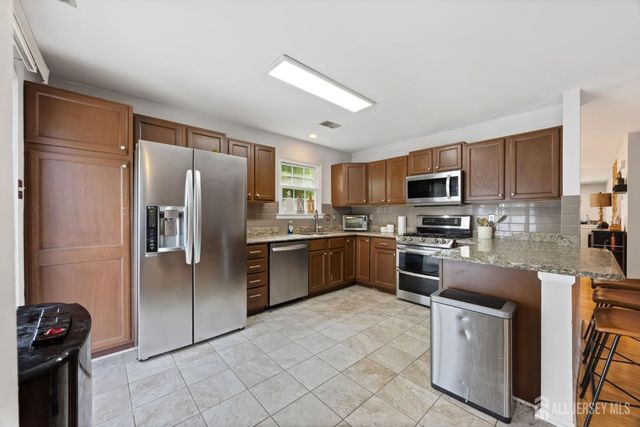 301 Pheasant Run, South Brunswick, NJ 08852
