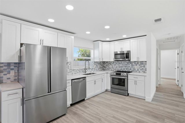 6526 43RD AVENUE N, Kenneth City, FL 33709