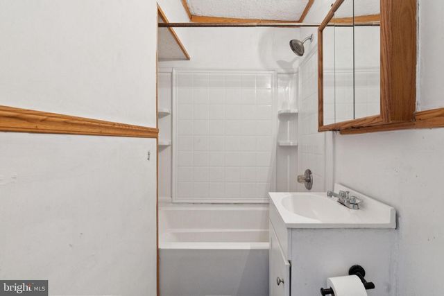 2831 ALMOND ST, Philadelphia, PA 19134