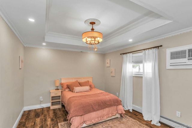 31 Martin Lane, Westbury, NY 11590