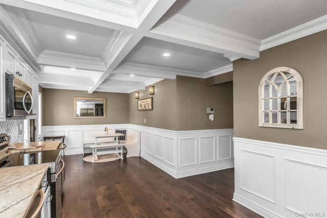 31 Martin Lane, Westbury, NY 11590