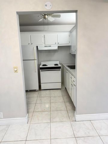 179 Windsor H, West Palm Beach, FL 33417