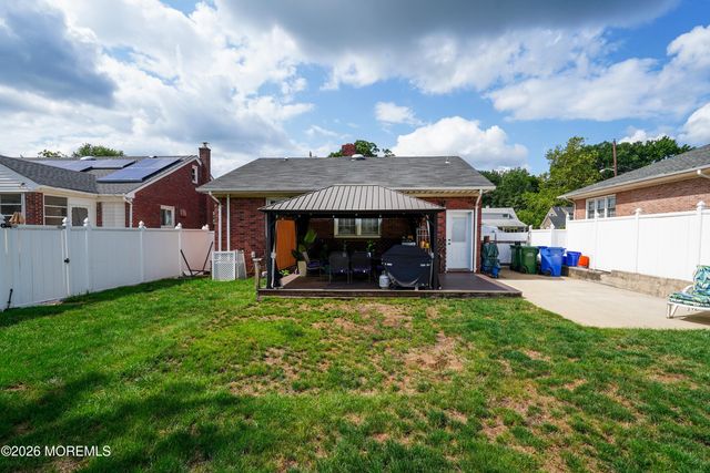 112 Mccutcheon Avenue, Sayreville, NJ 08872