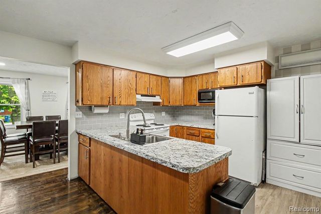 120 Westdale Drive, Howell, MI 48843