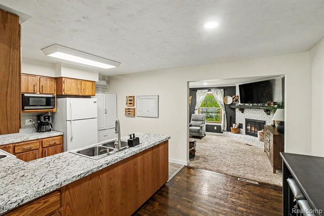 120 Westdale Drive, Howell, MI 48843