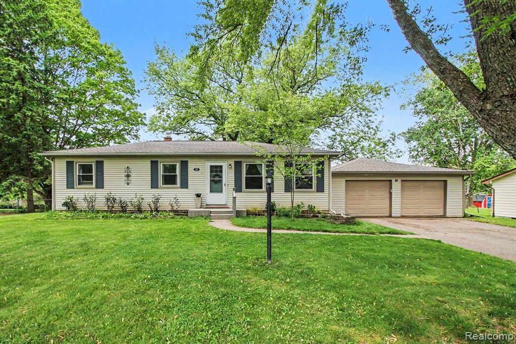 120 Westdale Drive, Howell, MI 48843