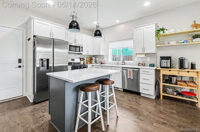 1844 E Jarvis Avenue, Hazel Park, MI 48030
