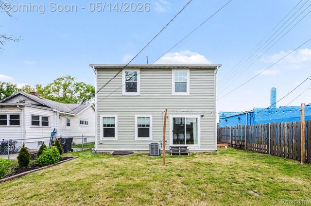1844 E Jarvis Avenue, Hazel Park, MI 48030