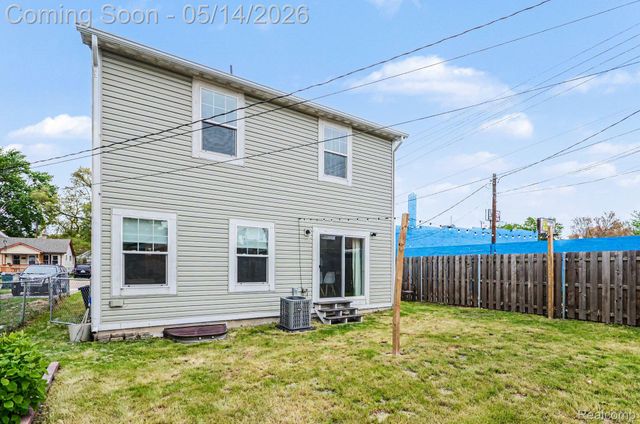 1844 E Jarvis Avenue, Hazel Park, MI 48030