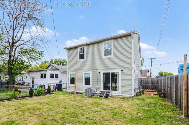 1844 E Jarvis Avenue, Hazel Park, MI 48030