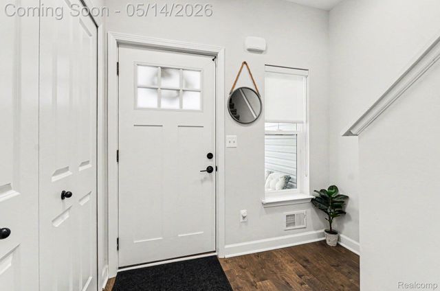 1844 E Jarvis Avenue, Hazel Park, MI 48030