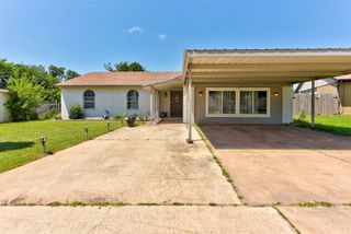 201 N English Drive, Moore, OK 73160