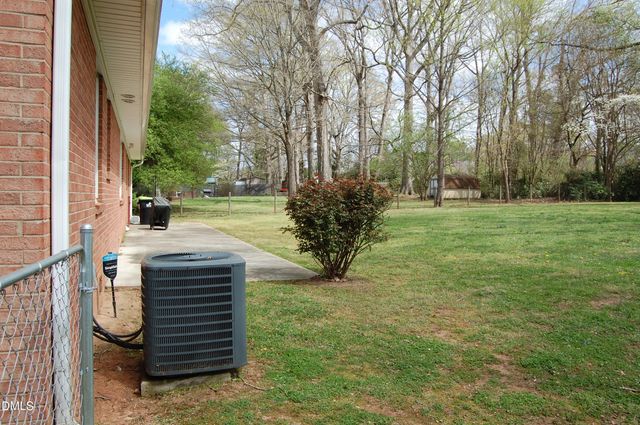 1517 Oakdale Circle, Henderson, NC 27536