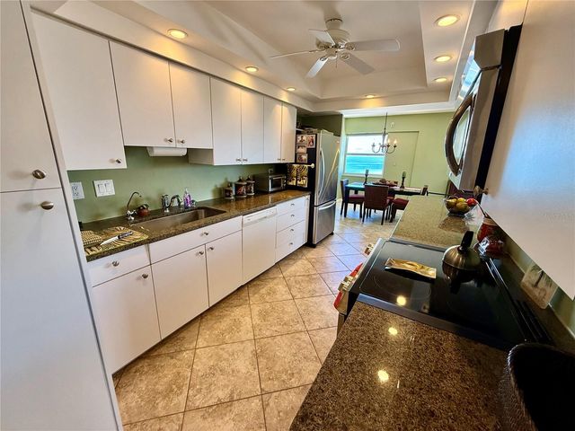 1700 BENJAMIN FRANKLIN DRIVE 9E, Sarasota, FL 34236