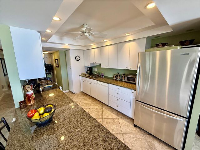 1700 BENJAMIN FRANKLIN DRIVE 9E, Sarasota, FL 34236