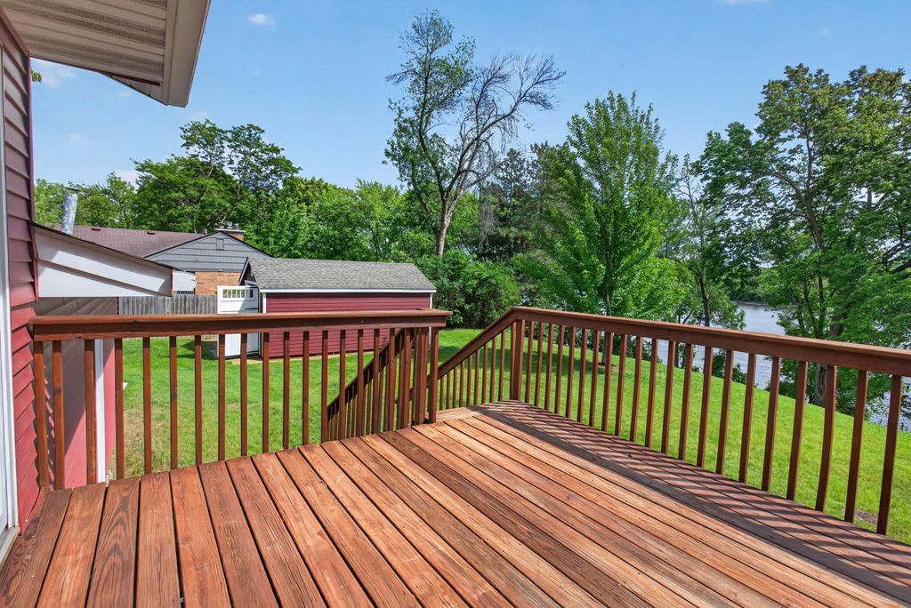 6266 Rivlyn Avenue NW, Anoka, MN 55303