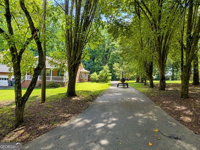 677 Bankshire Drive, Suwanee, GA 30024