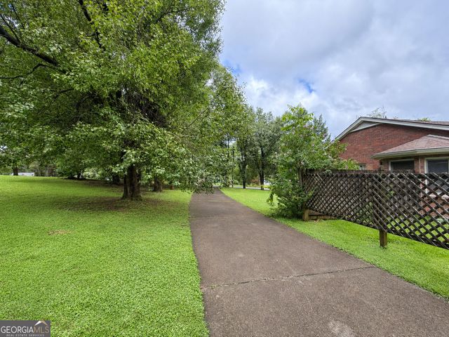 677 Bankshire Drive, Suwanee, GA 30024