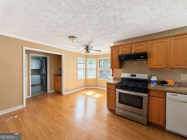 677 Bankshire Drive, Suwanee, GA 30024