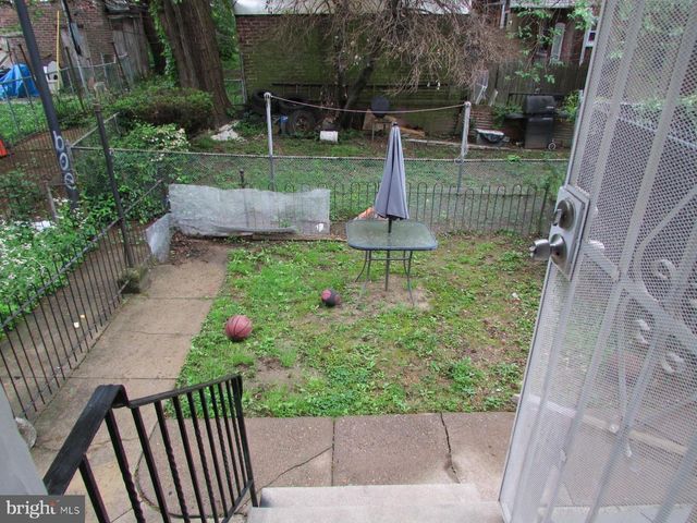 524 W TABOR RD, Philadelphia, PA 19120