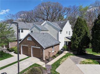 1637 St Andrews Dr, Oakmont, PA 15139