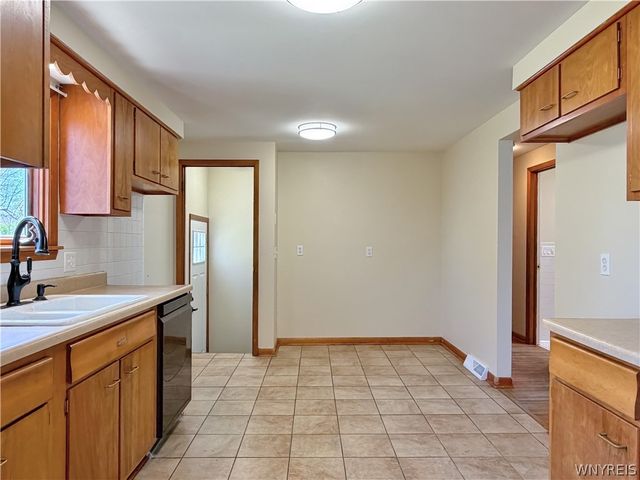 874 Beach Road, Cheektowaga, NY 14225
