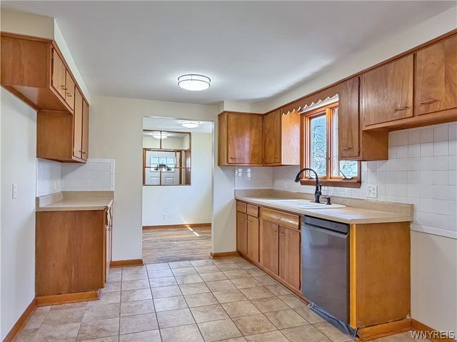 874 Beach Road, Cheektowaga, NY 14225