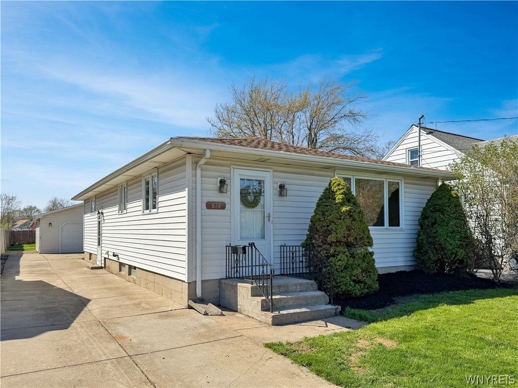 874 Beach Road, Cheektowaga, NY 14225