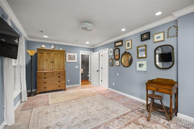 2 Middlebrook Lane, Creve Coeur, MO 63141