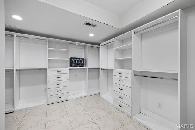 2 Middlebrook Lane, Creve Coeur, MO 63141