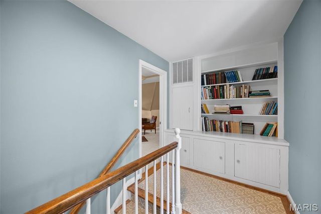 2 Middlebrook Lane, Creve Coeur, MO 63141