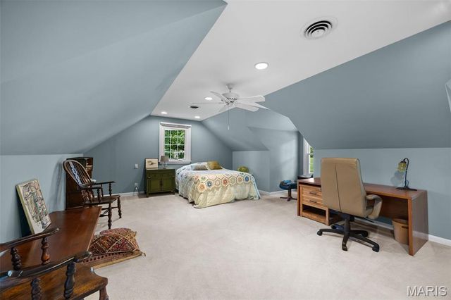 2 Middlebrook Lane, Creve Coeur, MO 63141