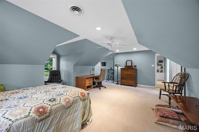 2 Middlebrook Lane, Creve Coeur, MO 63141