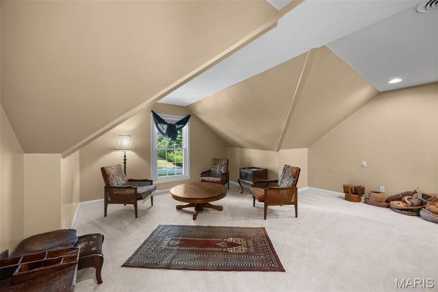 2 Middlebrook Lane, Creve Coeur, MO 63141