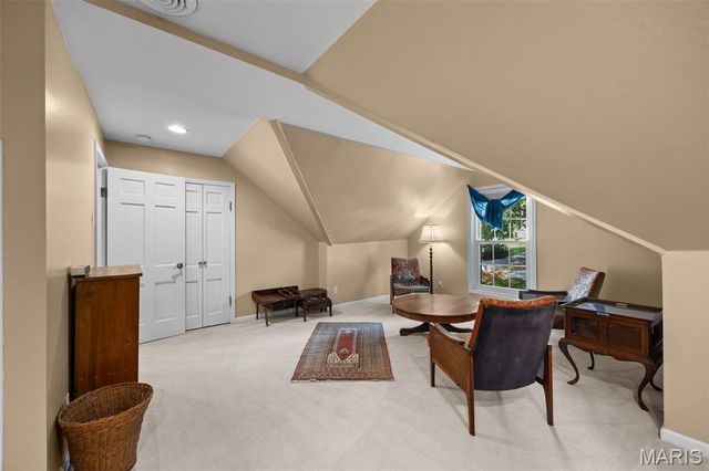 2 Middlebrook Lane, Creve Coeur, MO 63141
