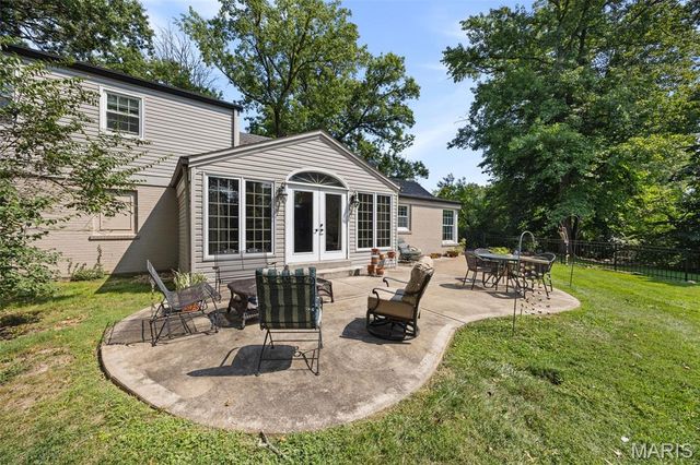 2 Middlebrook Lane, Creve Coeur, MO 63141